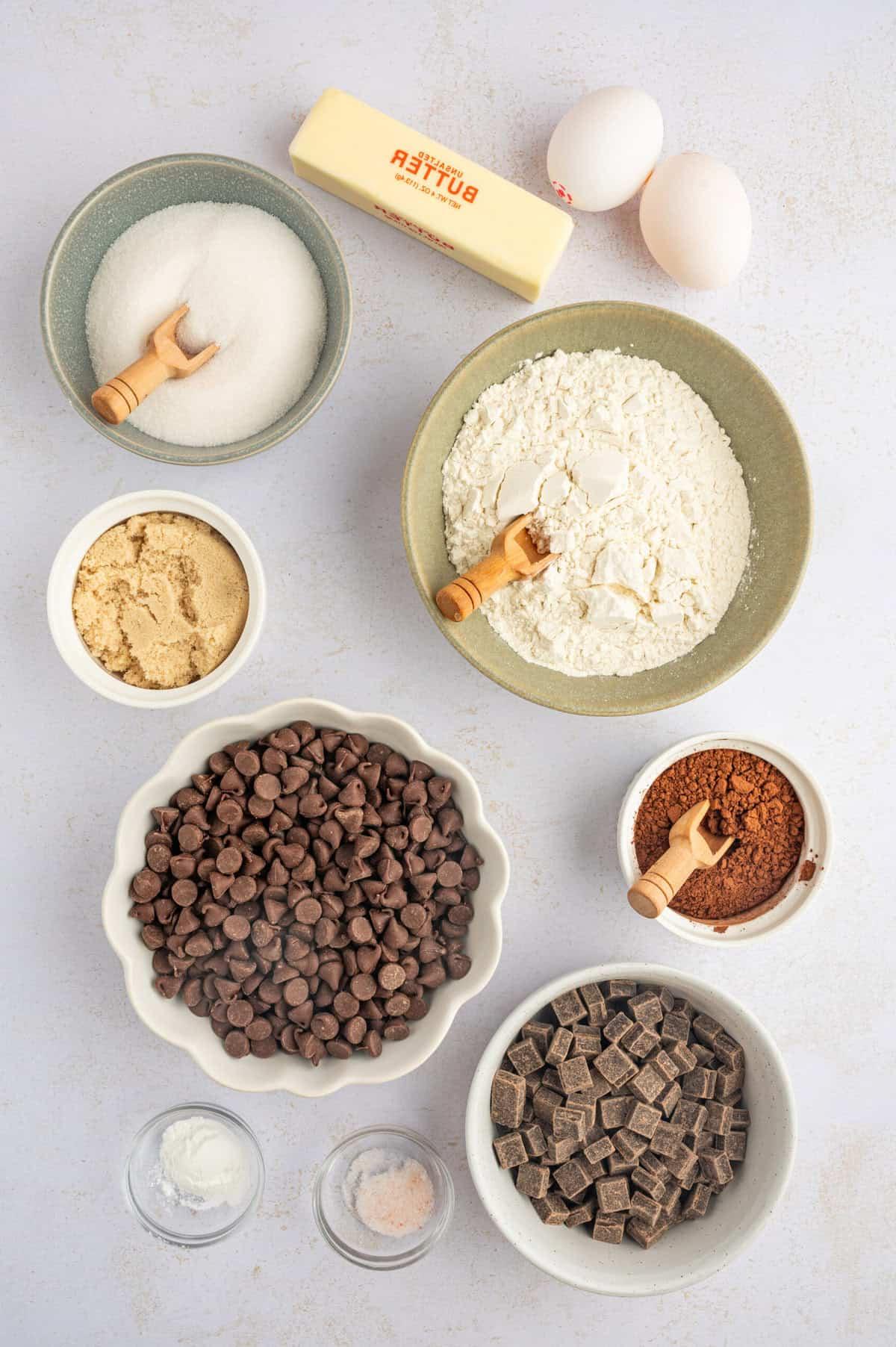 **Biscotti Doppio Cioccolato** 3 Ingredienti per biscotti al doppio cioccolato, vista dall'alto
