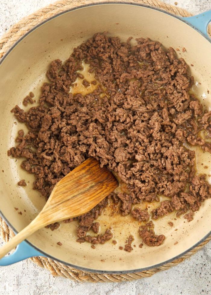 La migliore ricetta di zuppa di hamburger 4 Rosolare la carne macinata per la zuppa di hamburger