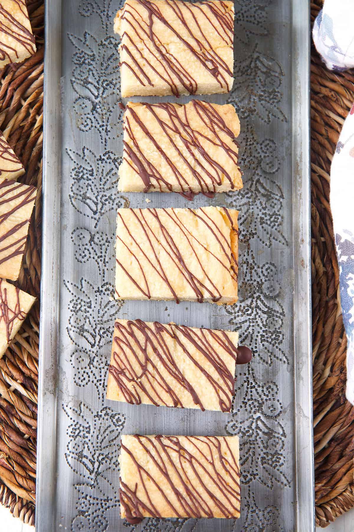 Biscotti Shortbread 4 Diversi biscotti shortbread sono allineati.