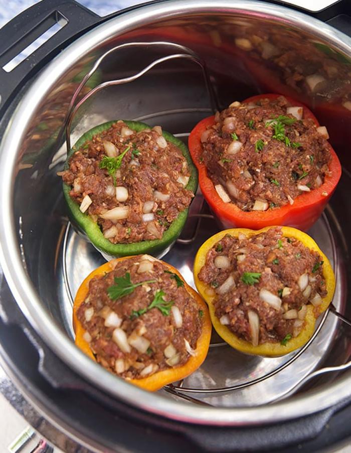 Ricetta Peperoni Ripieni Instant Pot 5 Peperoni ripieni in una pentola istantanea