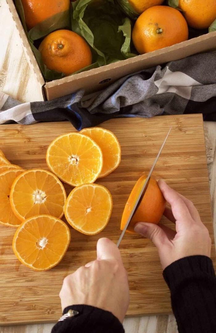 Acqua Infusa di Frutta 5 Ricetta super facile di acqua aromatizzata alla frutta per aiutarti a rimanere idratato con gusto! | TheSuburbanSoapbox.com