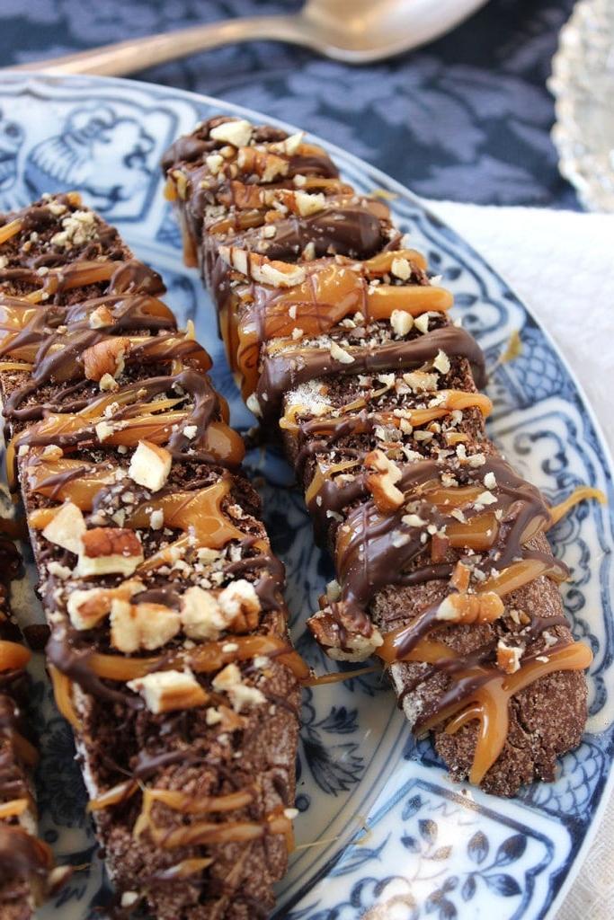 Biscotti al Cioccolato Tartaruga, Croccanti e Deliziosi su Piatto