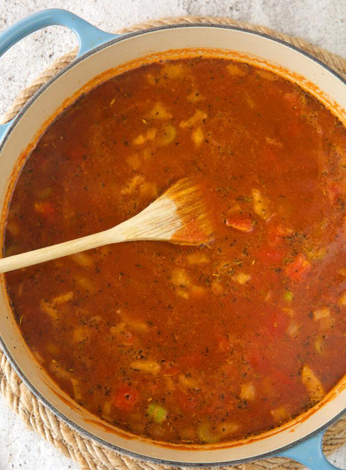 La migliore ricetta di zuppa di hamburger 6 Zuppa di hamburger sostanziosa in pentola olandese