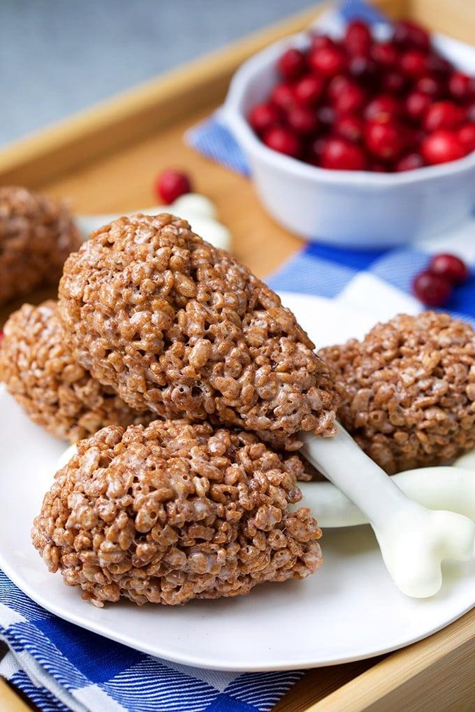 Cosce di tacchino di riso soffiato 8 Primo piano di Cosce di Tacchino di Rice Krispies.