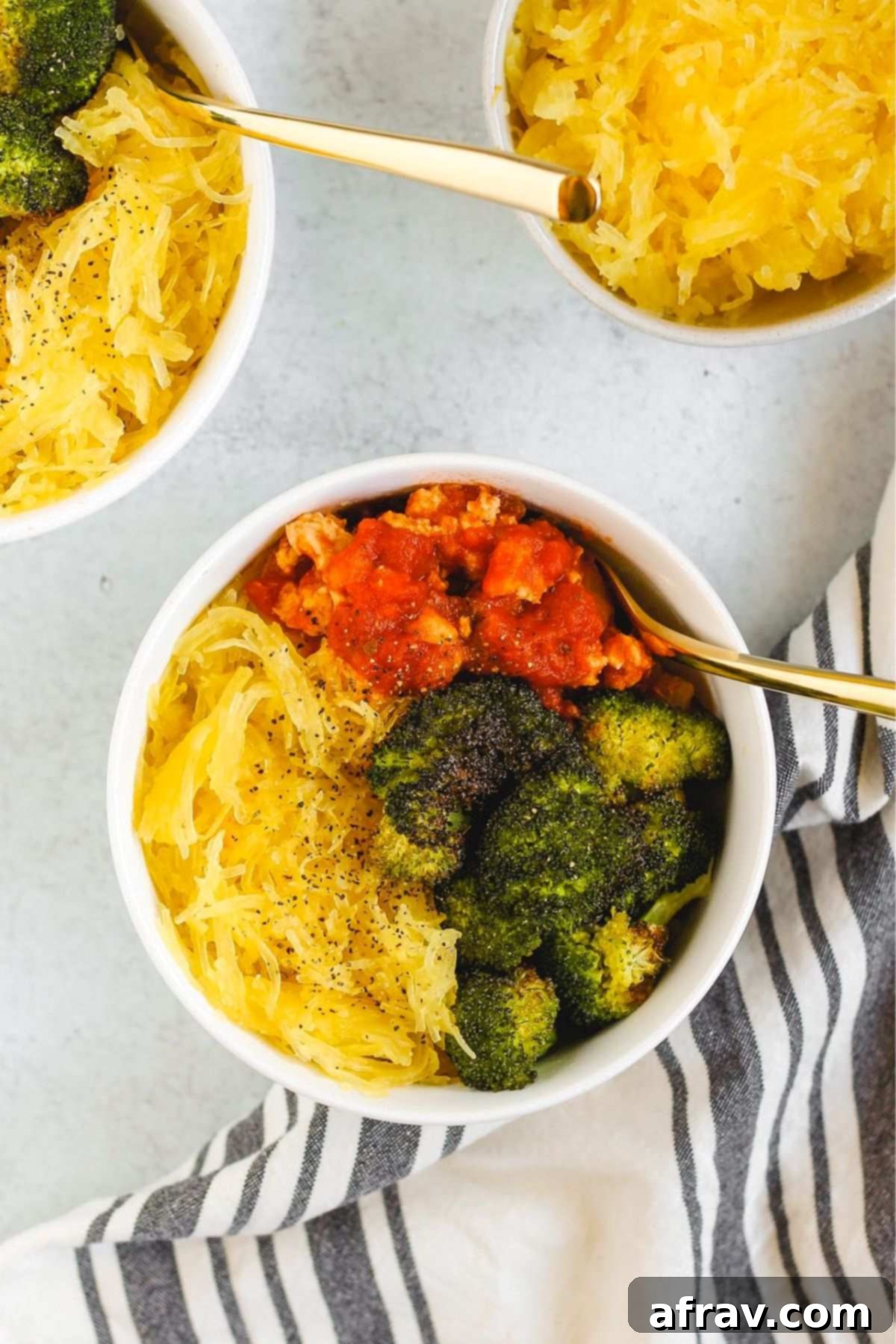 Spaghetti Squash Boats 6 Small bowls filled with spaghetti squash, roasted broccoli, and ground turkey with marinara.