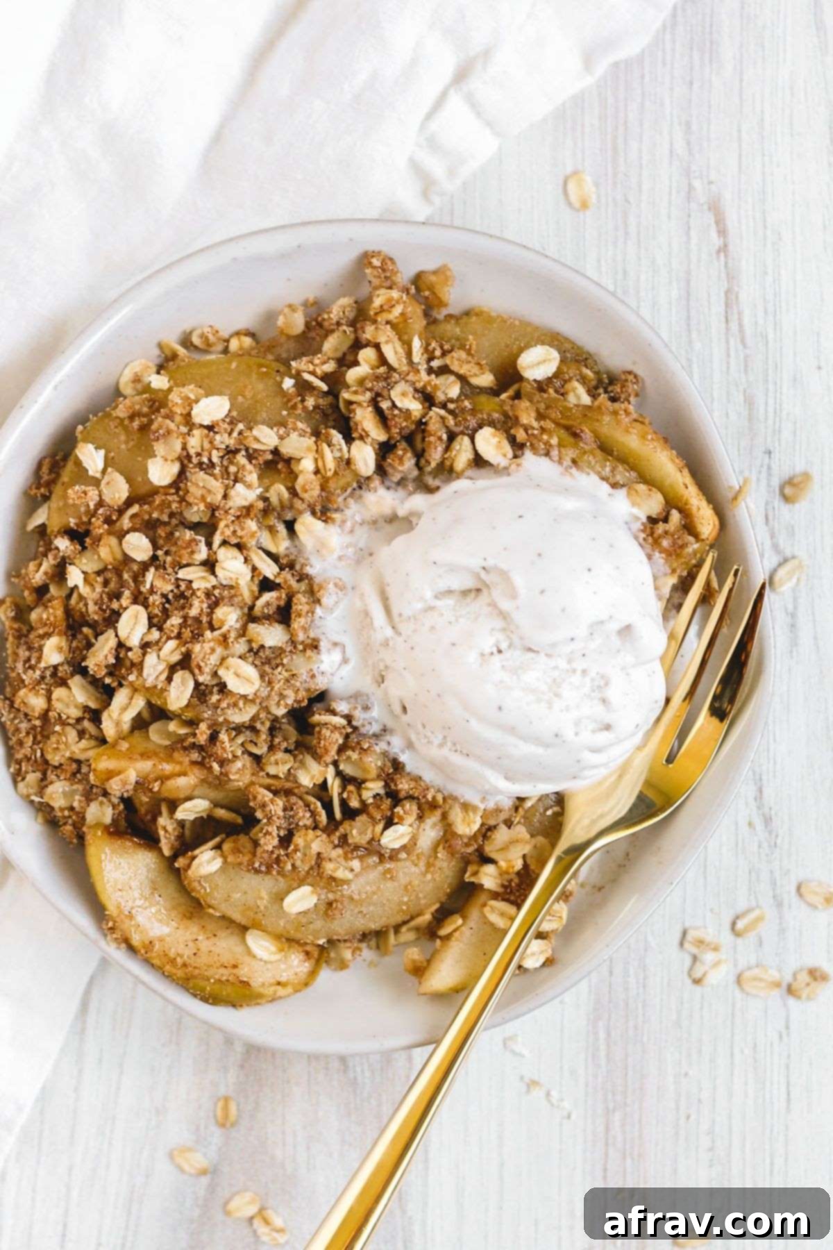Wholesome Gluten-Free Apple Crisp Made Easy 2 A beautifully baked healthy apple crisp in a skillet, ready to be served, highlighting its golden-brown topping and soft apple filling.